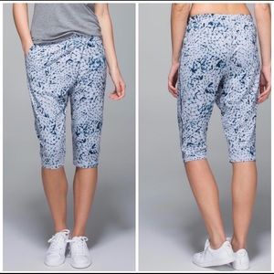 NEW Lululemon Retreat Star Crop Crushed Silver pan